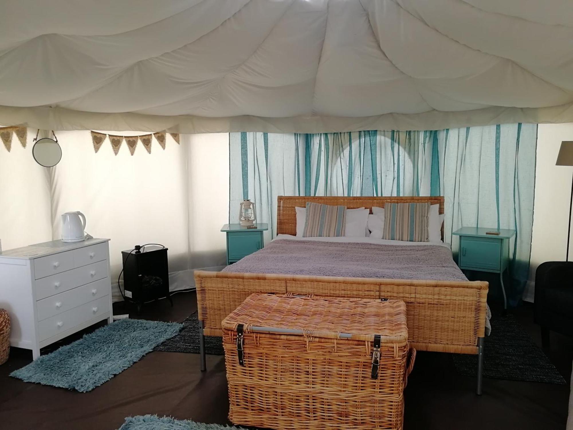 The Little Hide - Adult Only Camping Pods Wigginton  エクステリア 写真