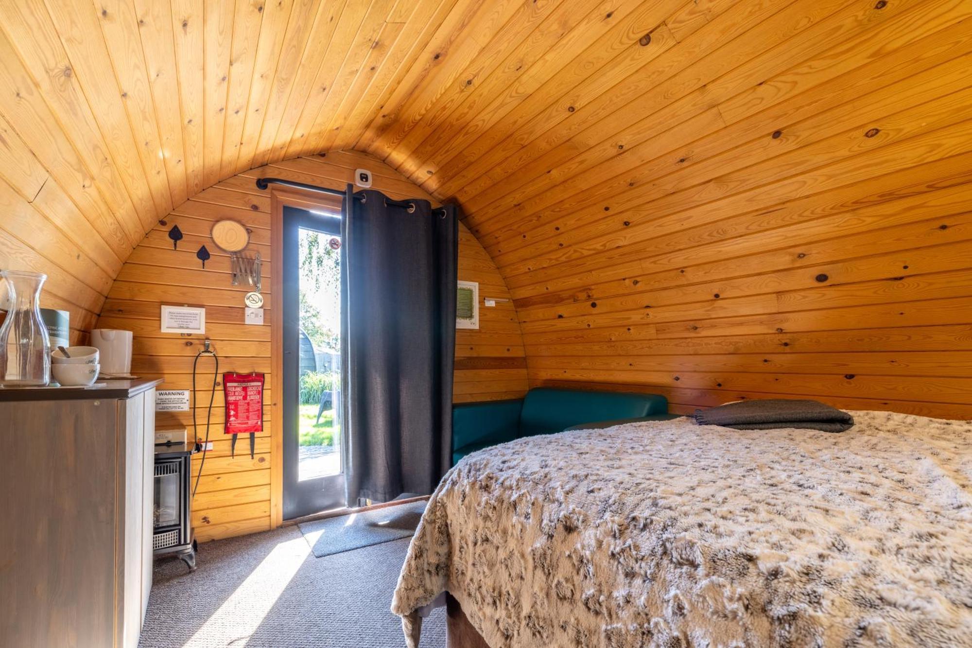 The Little Hide - Adult Only Camping Pods Wigginton  エクステリア 写真