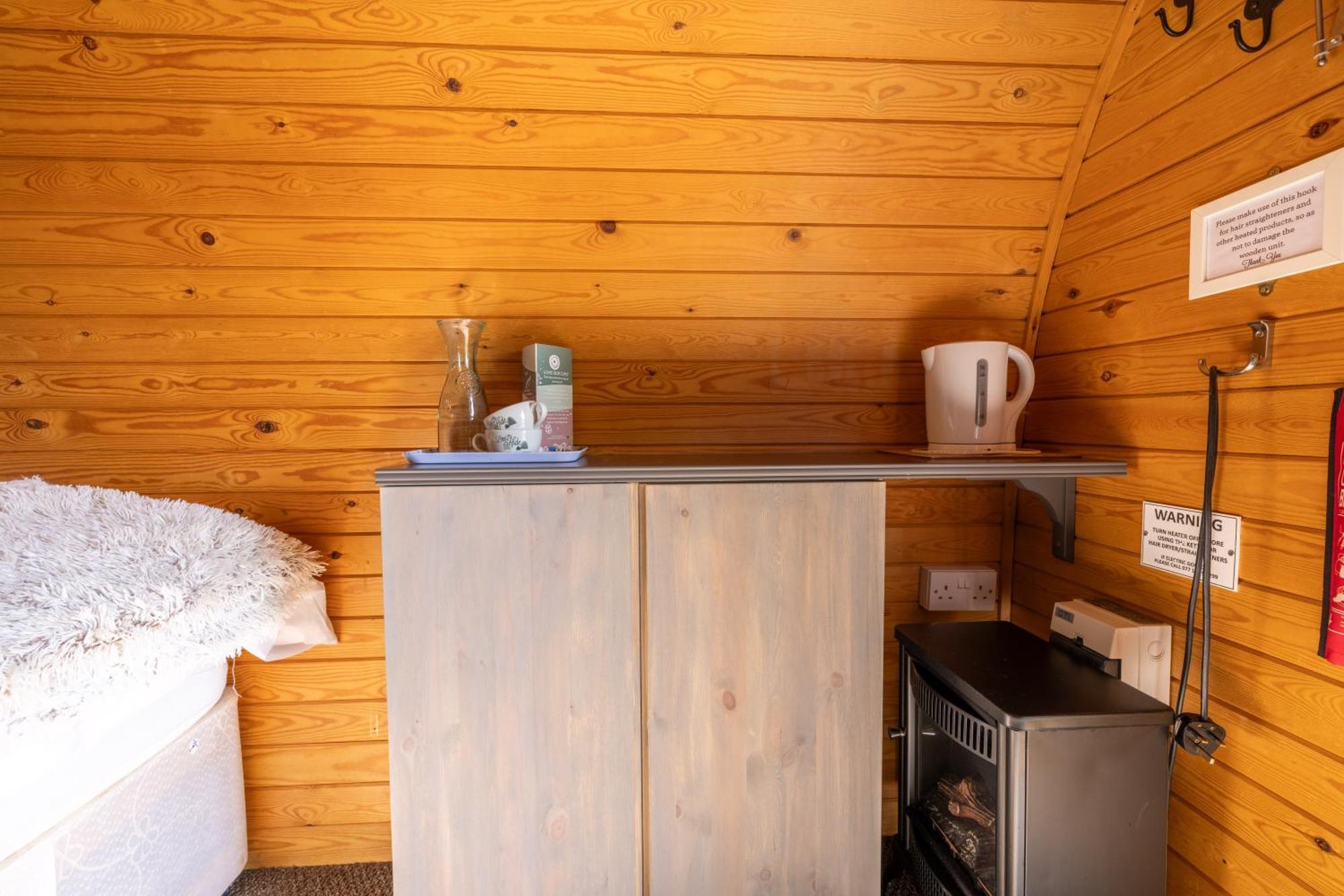 The Little Hide - Adult Only Camping Pods Wigginton  エクステリア 写真