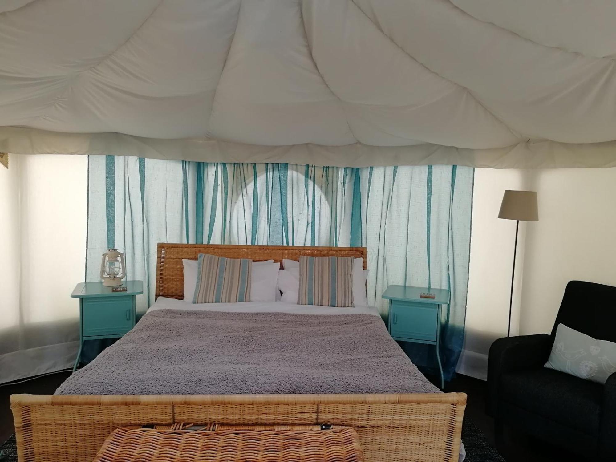The Little Hide - Adult Only Camping Pods Wigginton  エクステリア 写真